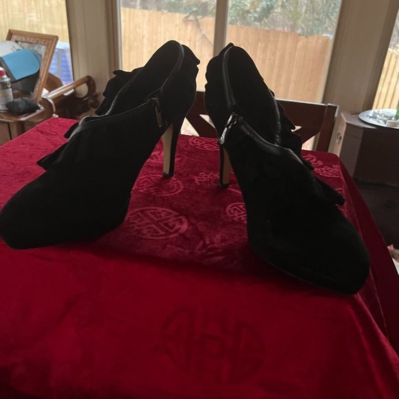 Adrienne Vittadini Black Suede Booties/ Size 10 - Picture 3 of 3
